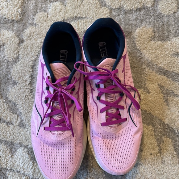 Saucony Women's Pink Running Shoes - Picture 2 of 6